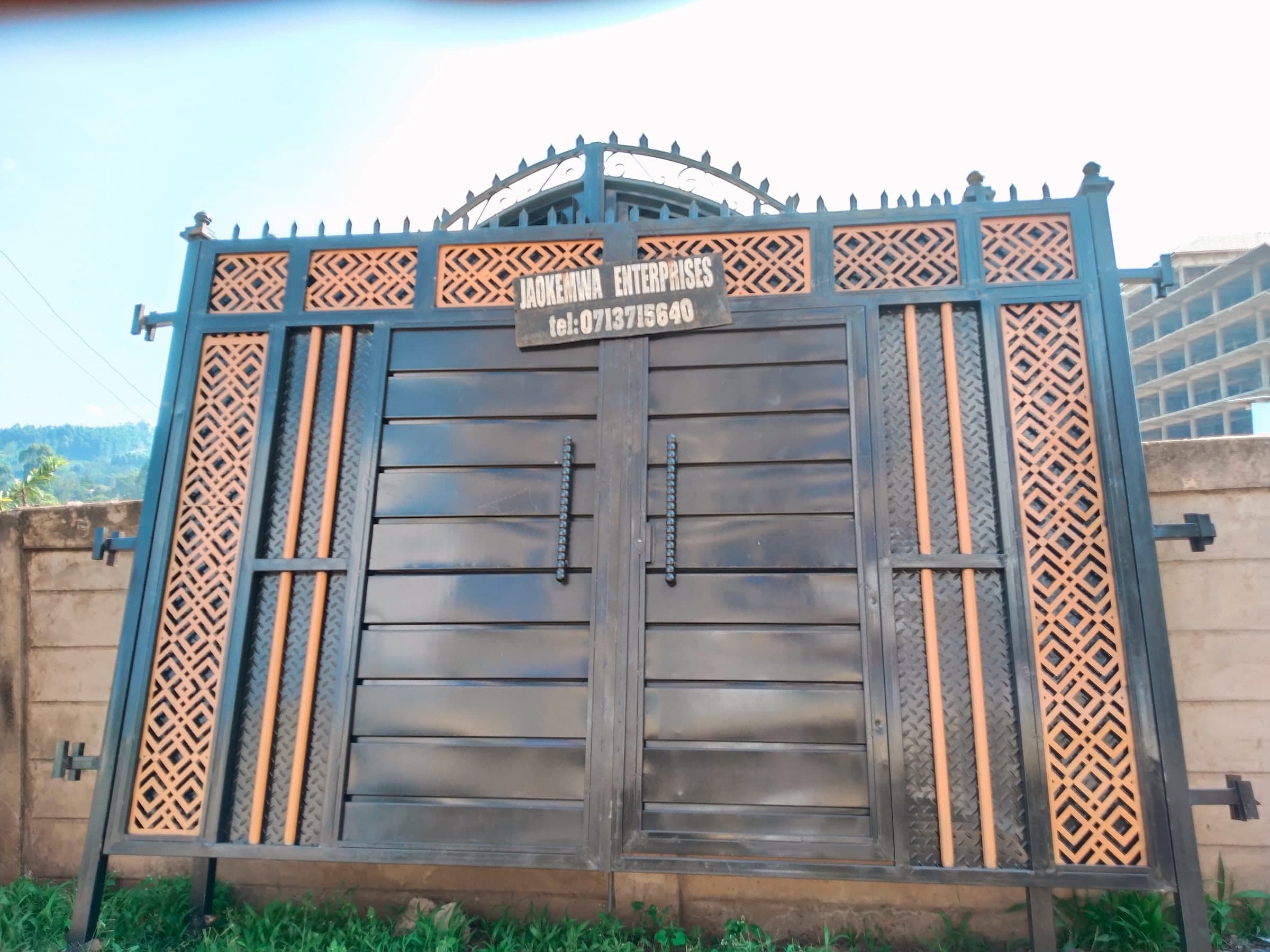 Black & Copper Lattice Compound Gate
