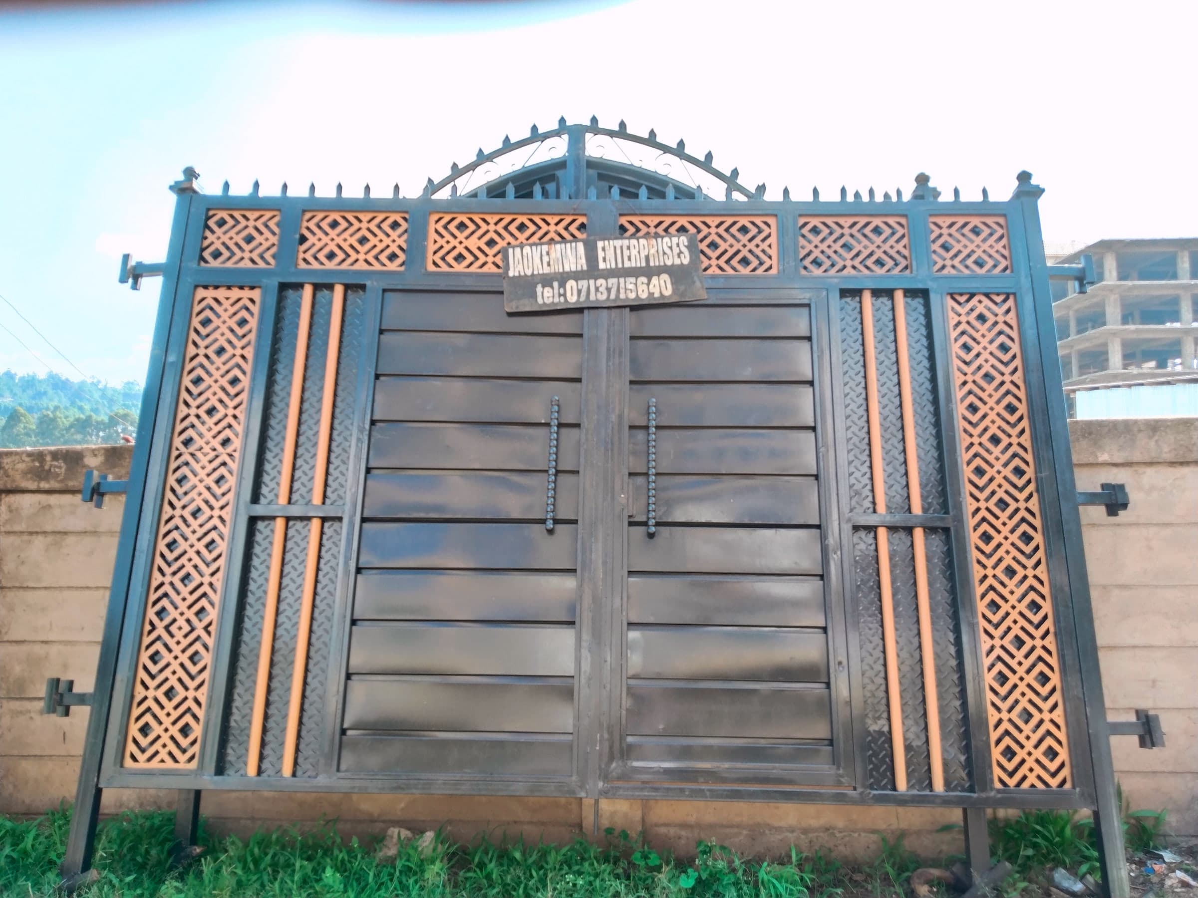 Black & Copper Lattice Compound Gate