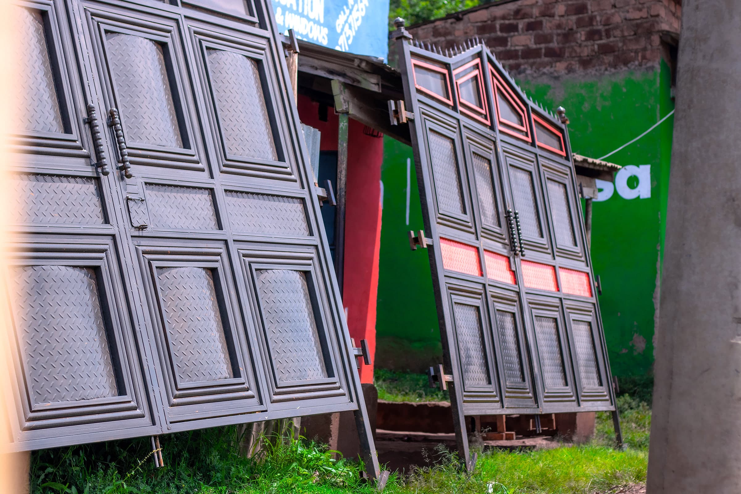 Black & Red Panel Compound Gate
