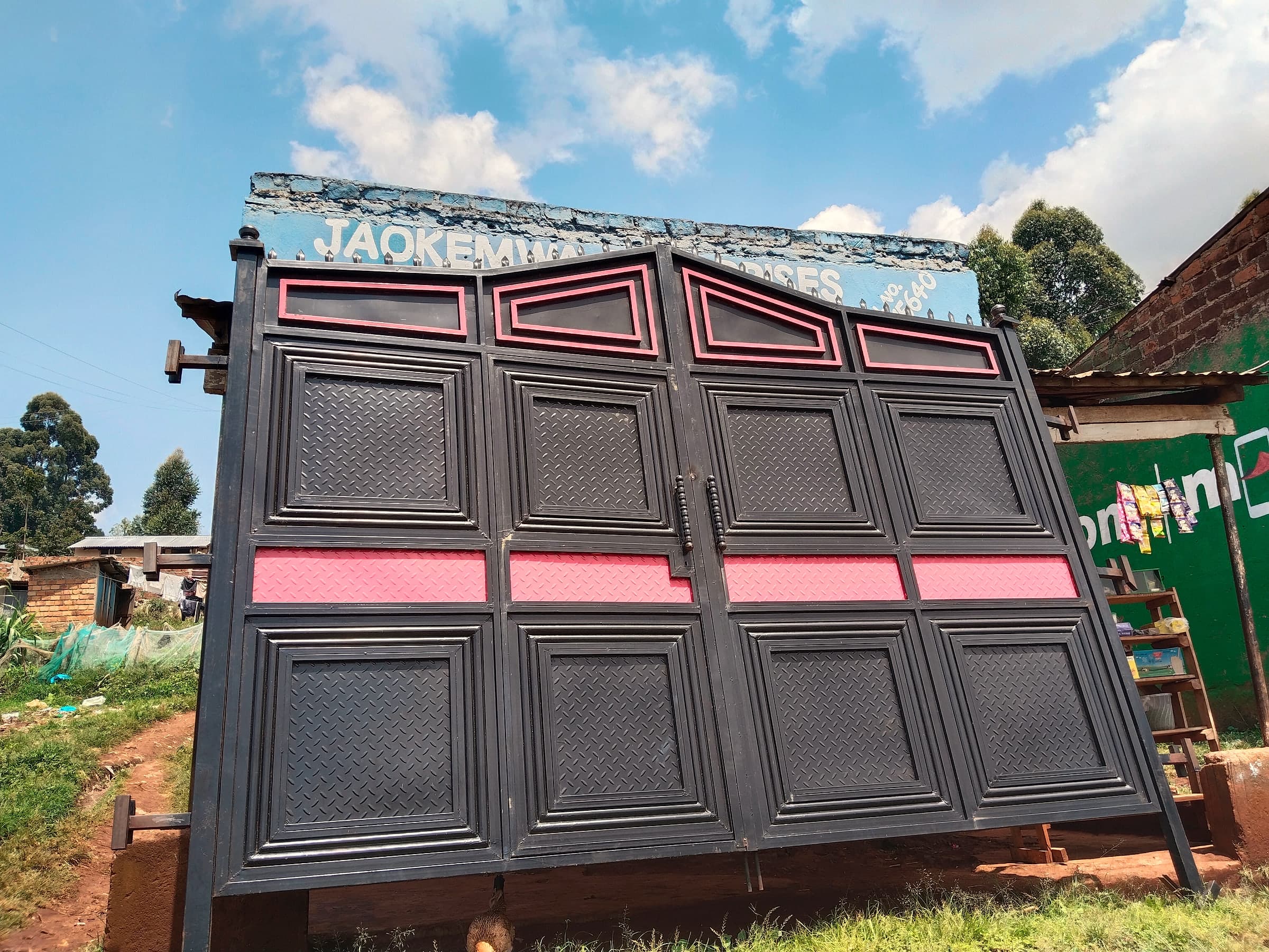 Black & Rose Panel Compound Gate