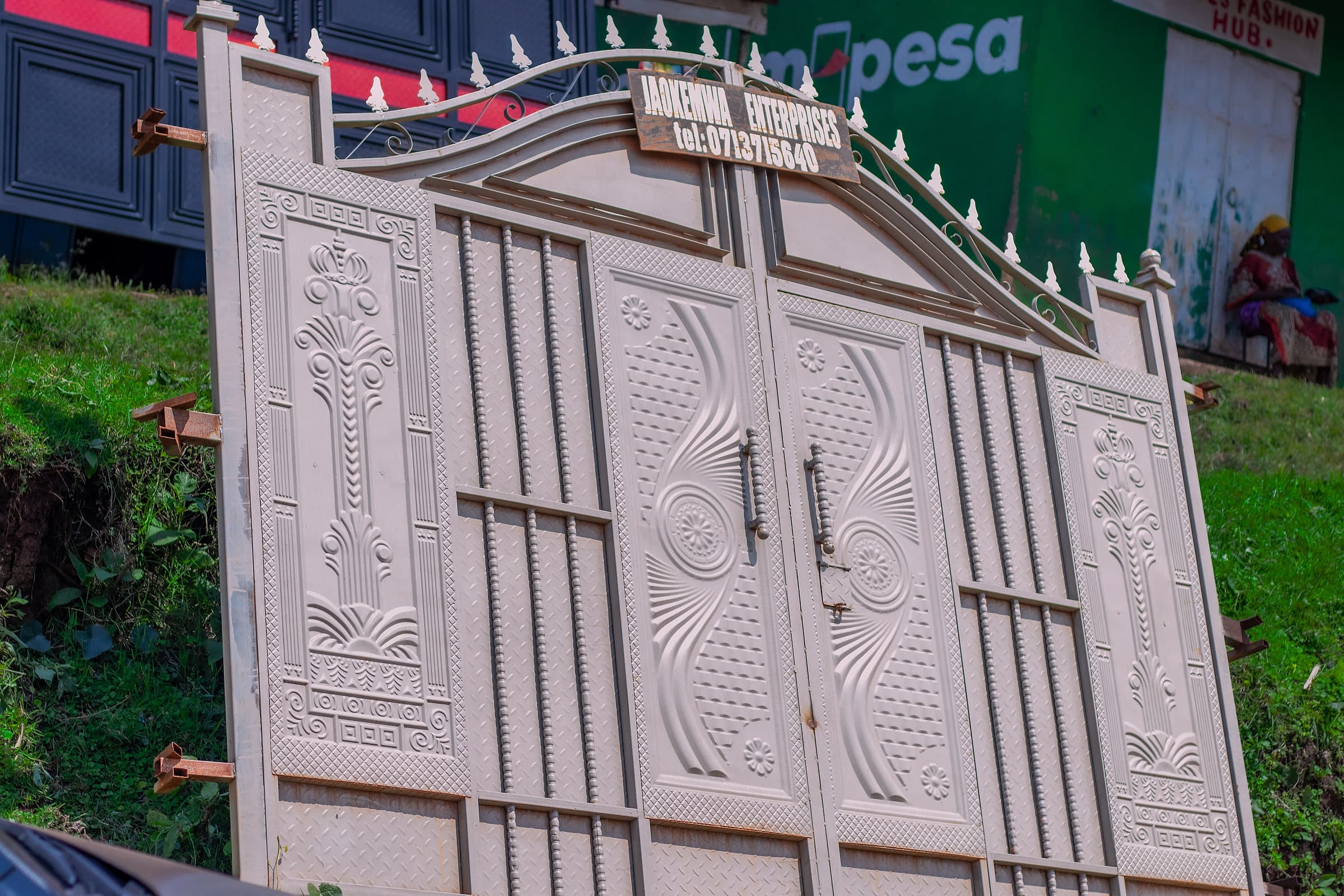 Cream Ornate Double Compound Gate